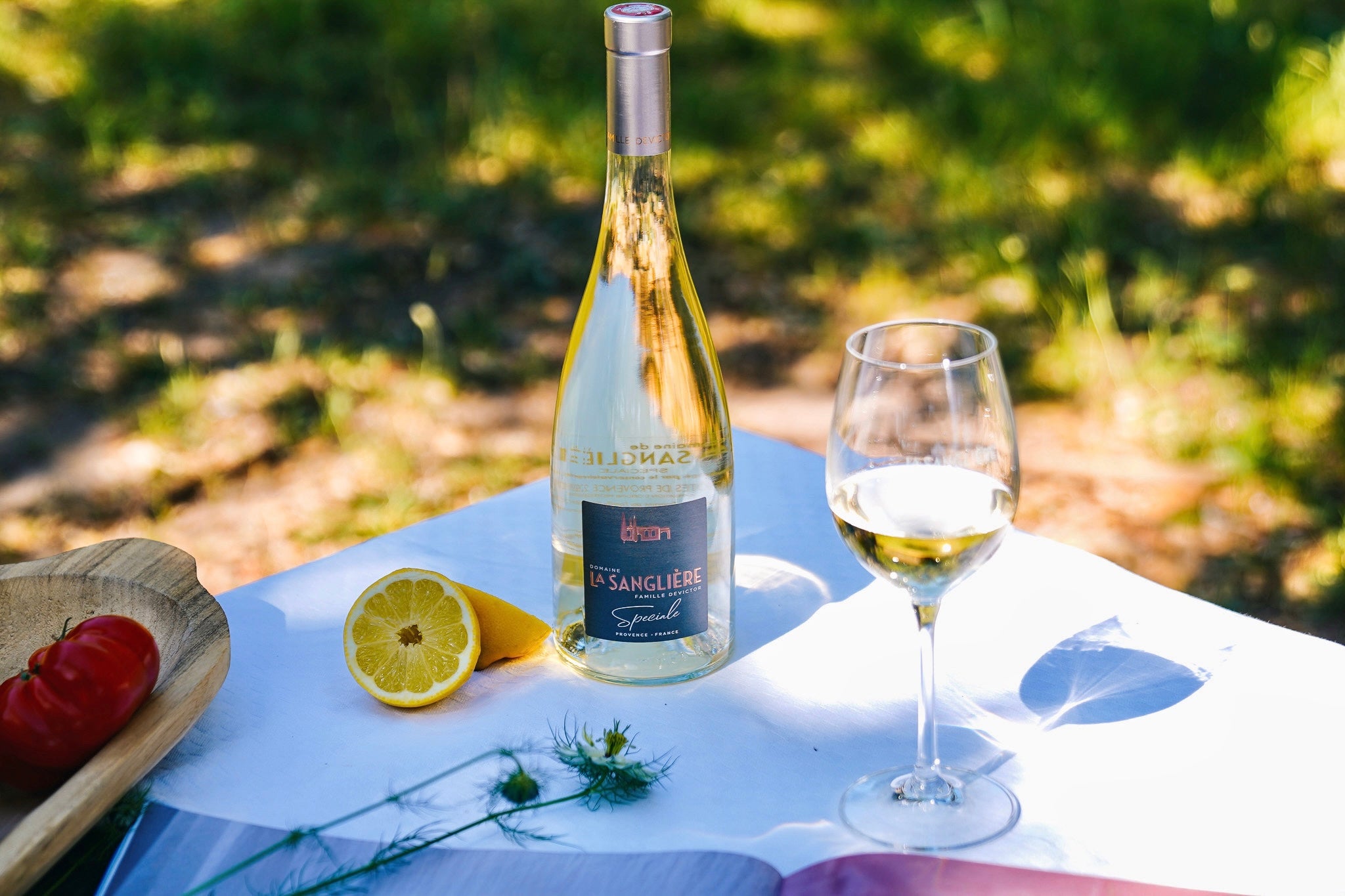 Bouteille de vin de la Gamme Spéciale du Domaine de la Sanglière, authenticité et héritage familial