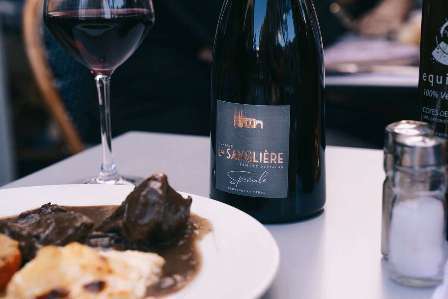 Bouteille de vin rouge Gamme Spéciale du Domaine de la Sanglière, AOP Côtes de Provence, un vin de caractère, intense et soyeux.